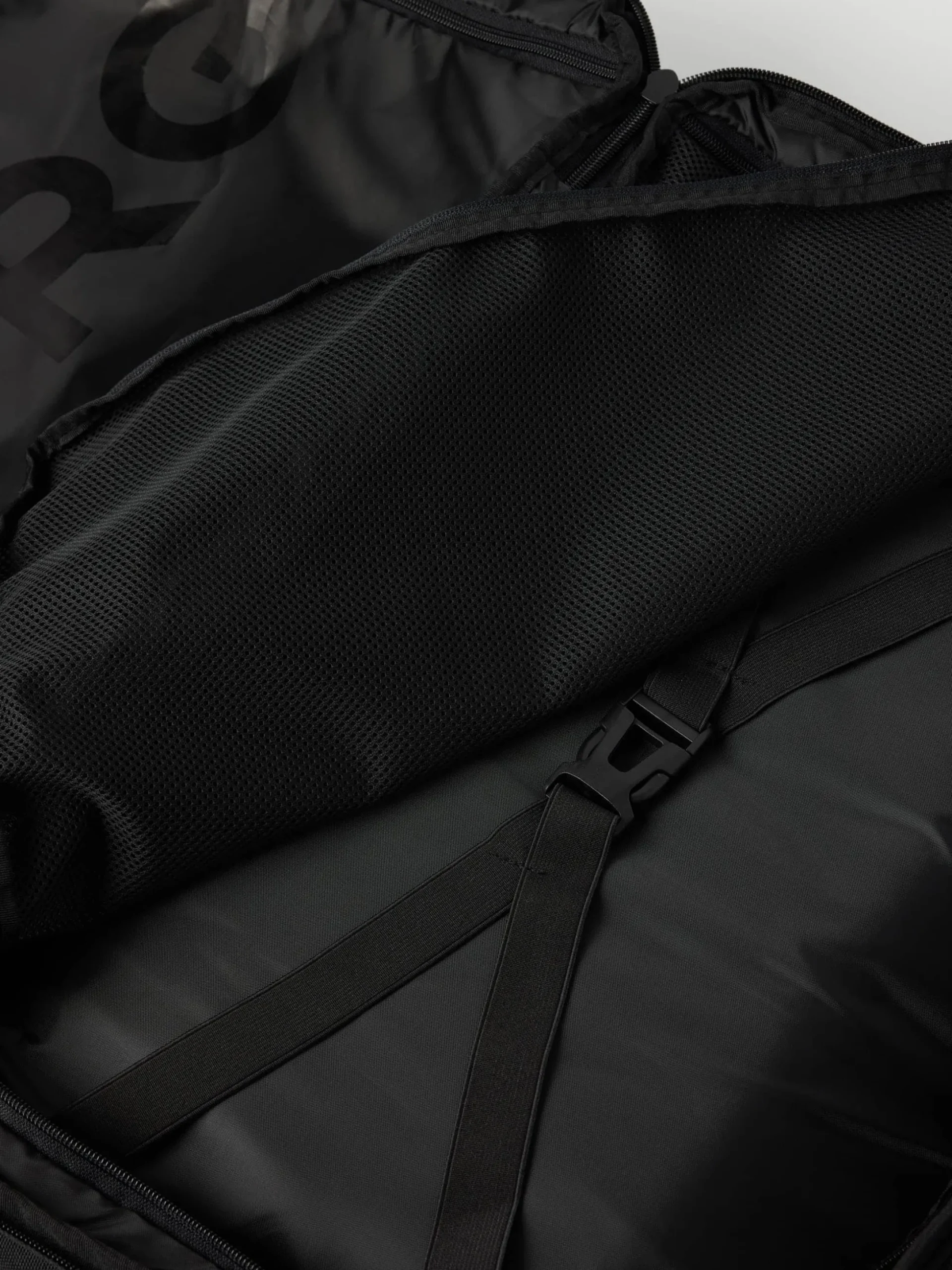 Borg Travel Backpack L - 35L