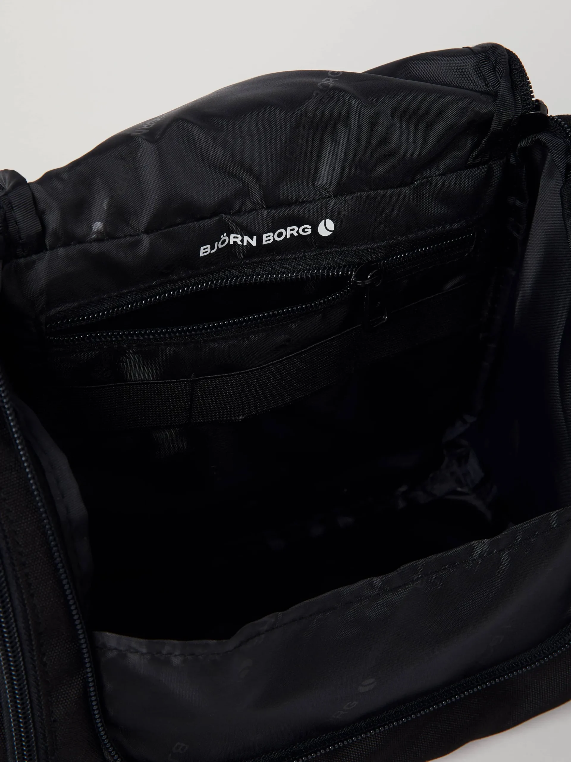 Core Toilet Case Hanging