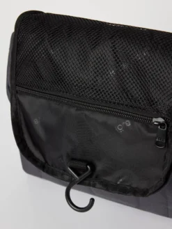 Core Wash Bag Hanging
