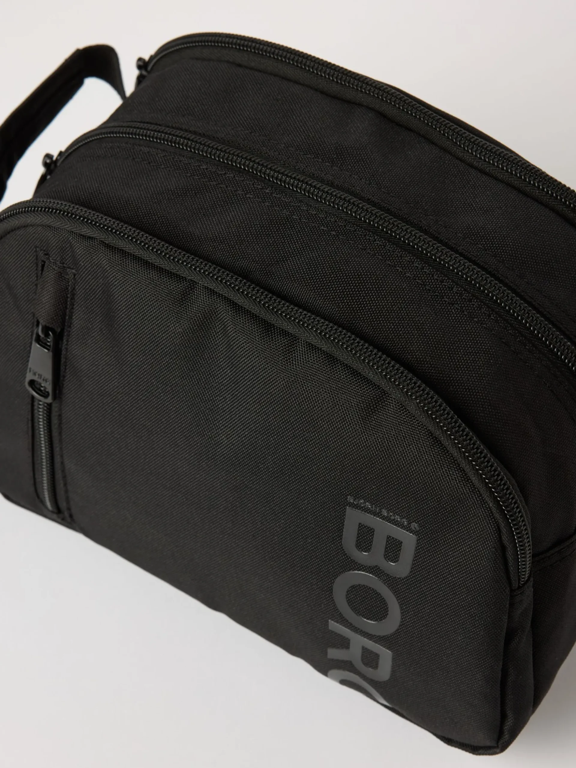Core Wash Bag Standing