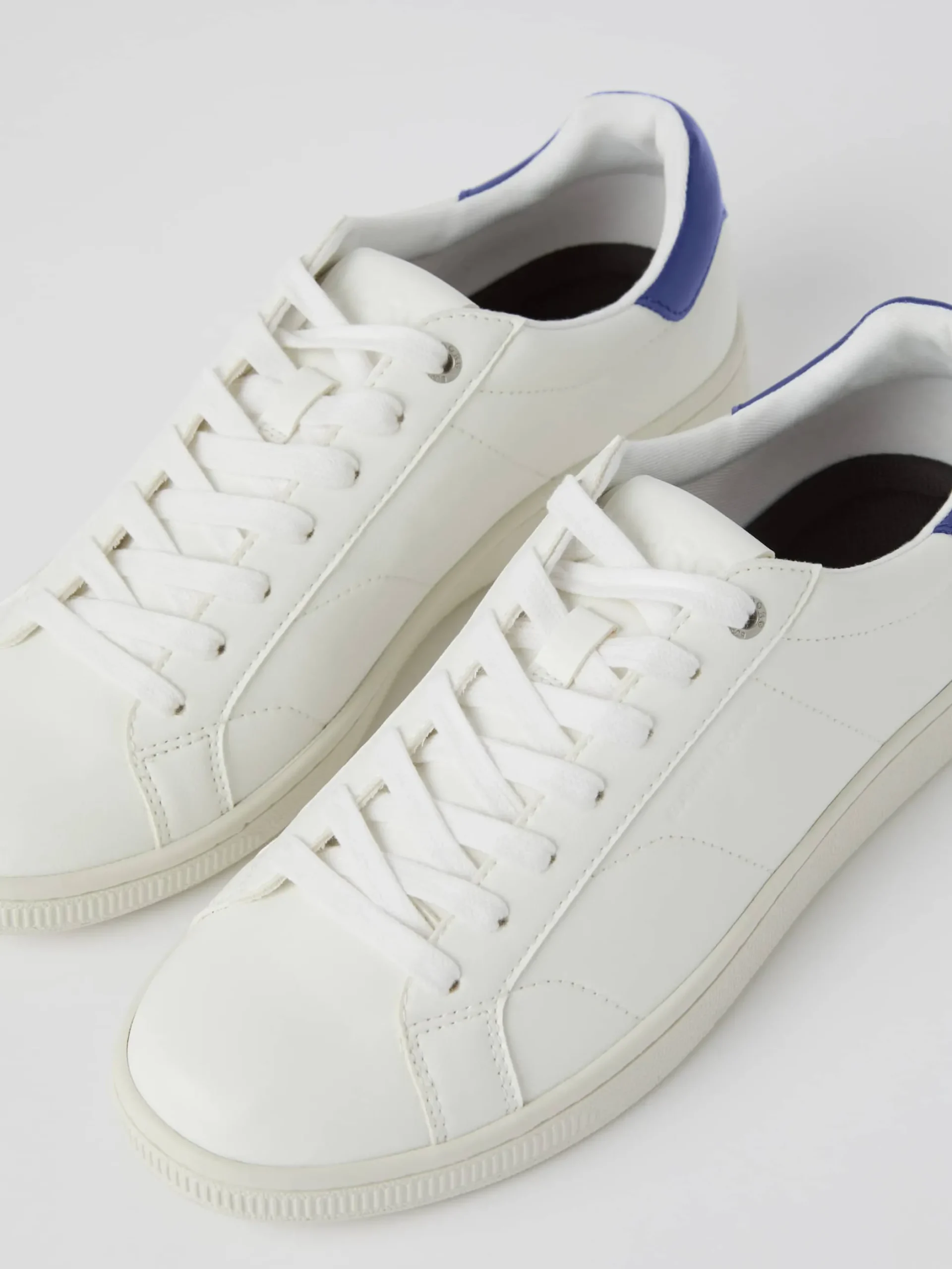 Unisex Deuce Sneakers
